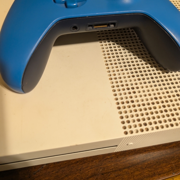 Xbox One Con Controller And Games Included - Picture 2 of 16